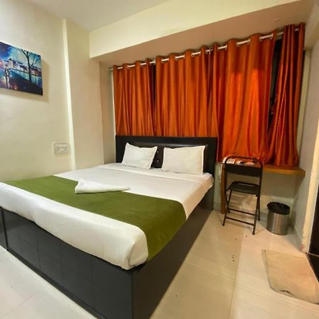 Deluxe Inn - Near Kokilaben Dhirubhai Ambani Hospital Mumbai Exterior photo