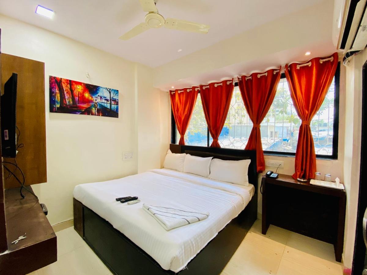 Deluxe Inn - Near Kokilaben Dhirubhai Ambani Hospital Mumbai Exterior photo