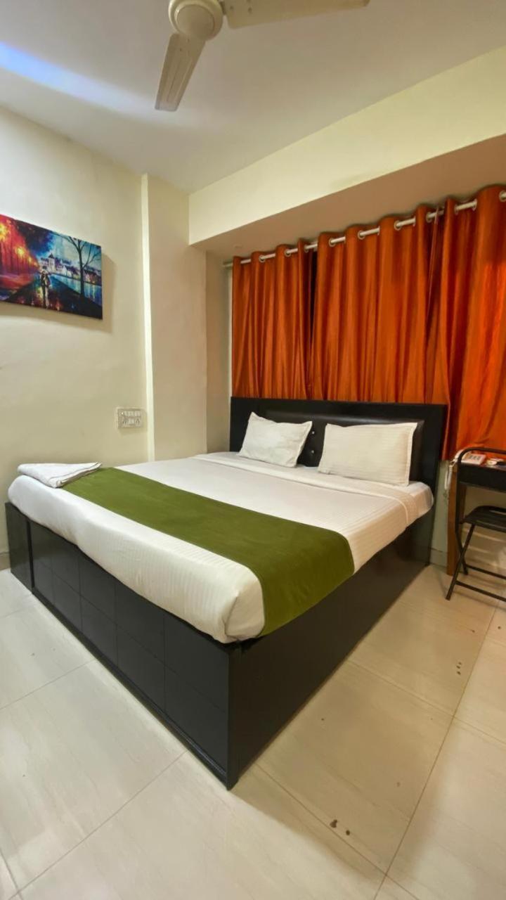 Deluxe Inn - Near Kokilaben Dhirubhai Ambani Hospital Mumbai Exterior photo